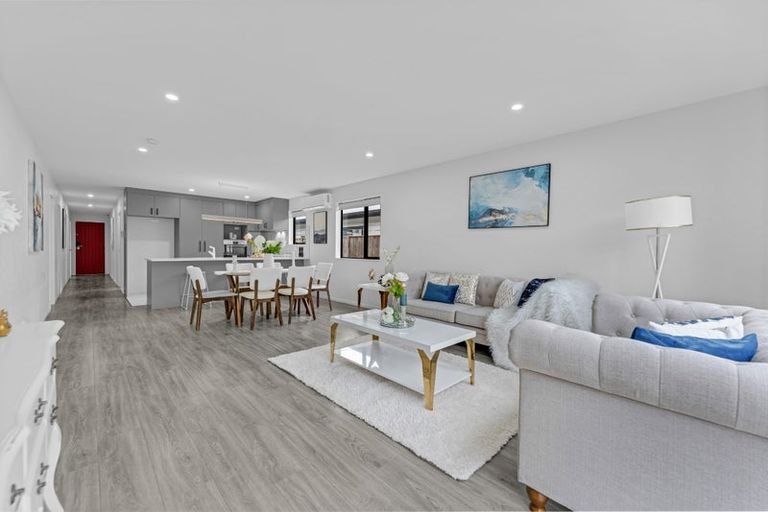 Photo of property in 14 Noia Way, Karaka, Papakura, 2113