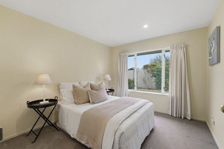 Photo of property in 395a Yaldhurst Road, Russley, Christchurch, 8042