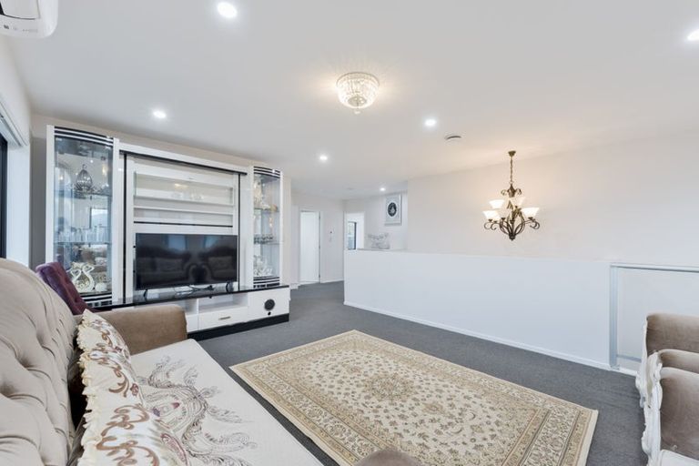 Photo of property in 22 Millcroft Lane, Ranui, Auckland, 0612