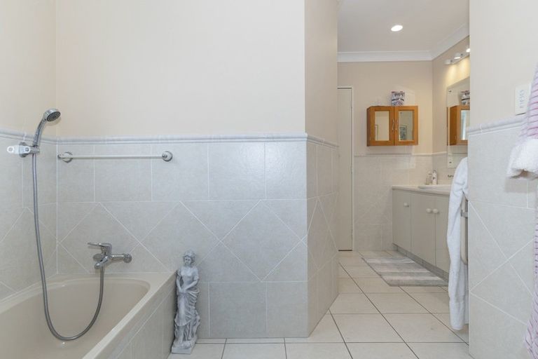 Photo of property in 19 Mcdonnell Street, Omokoroa, 3114