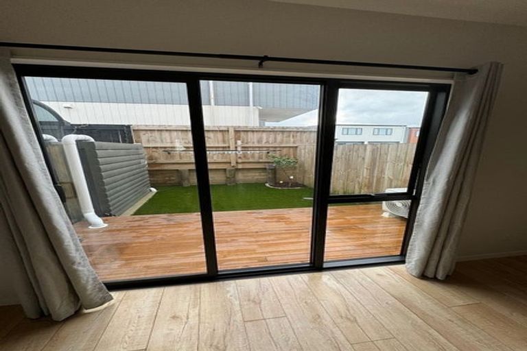 Photo of property in 3/6 Kereru Street, Henderson, Auckland, 0612