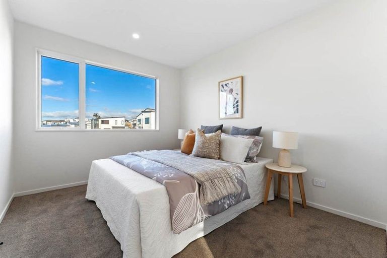 Photo of property in 36 Baumea Rise, Massey, Auckland, 0614