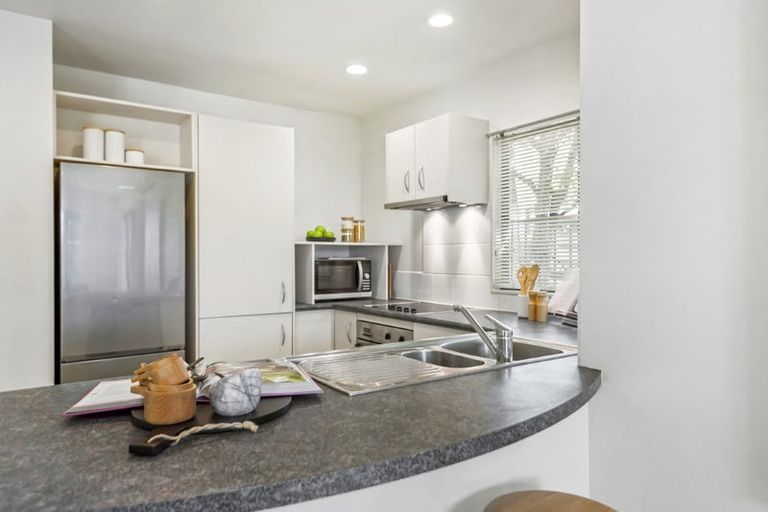 Photo of property in 1/26 Pannill Place, Oteha, Auckland, 0632