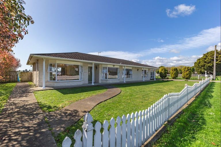 Photo of property in 140 Mako Mako Road, Levin, 5510