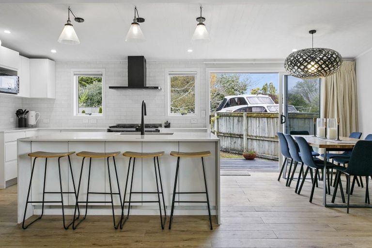 Photo of property in 4 Kathleen Place, Rainbow Point, Taupo, 3330