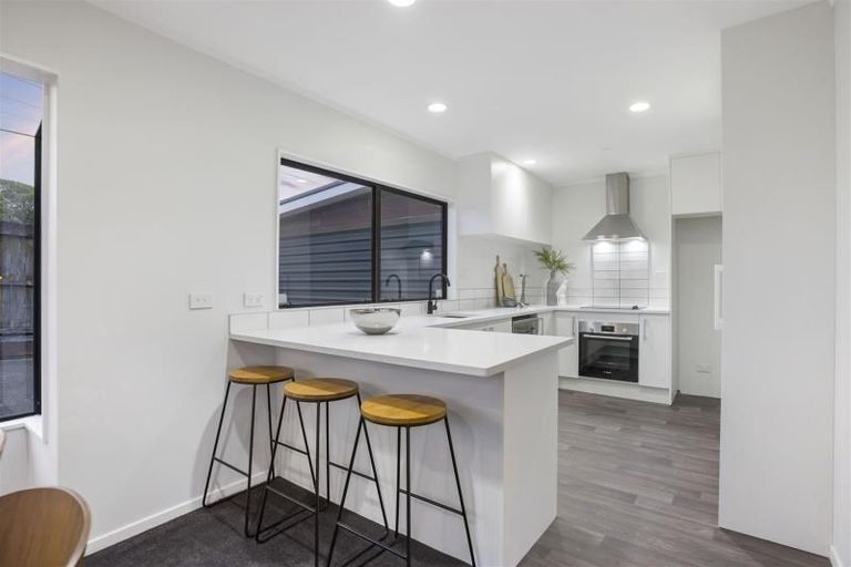 Photo of property in 1/81 Carlisle Road, Torbay, Auckland, 0632