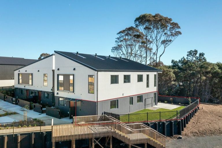 Photo of property in 3/7 Parapara Place, Albany, 0632