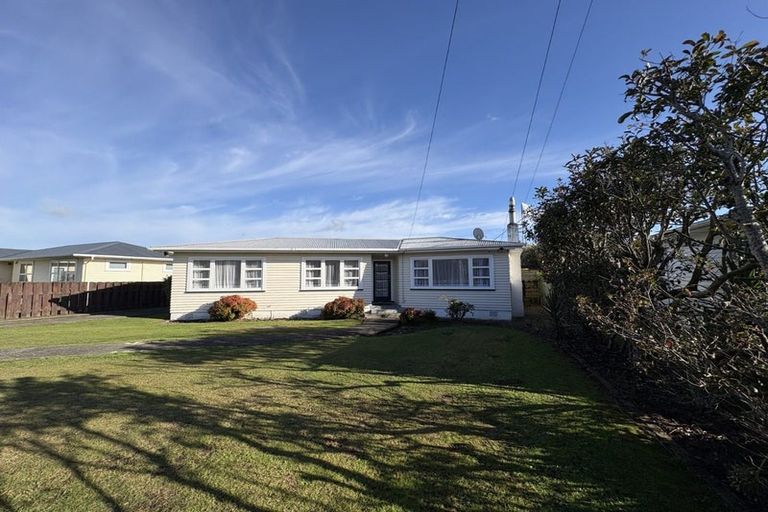 Photo of property in 21 Freyberg Street, Levin, 5510