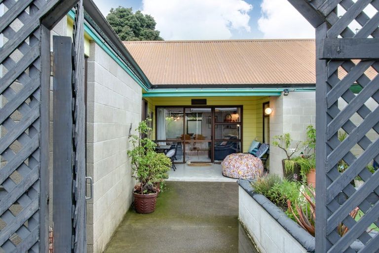 Photo of property in 2/6 Sanders Avenue, Marewa, Napier, 4110