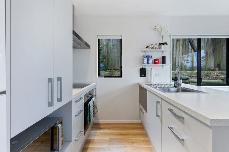 Photo of property in 78 Vodanovich Road, Te Atatu South, Auckland, 0610