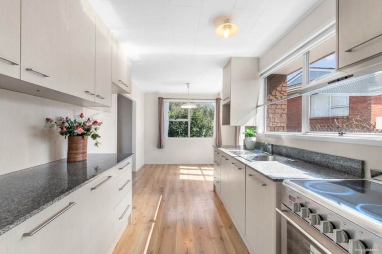 Photo of property in 36 Rotoiti Avenue, Pakuranga Heights, Auckland, 2010