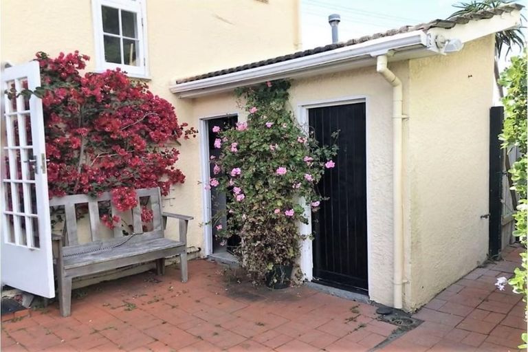 Photo of property in 234 Queens Drive, Lyall Bay, Wellington, 6022