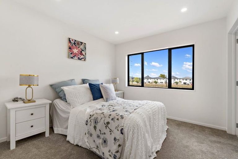Photo of property in 12 Kapeta Lane, Karaka, 2113