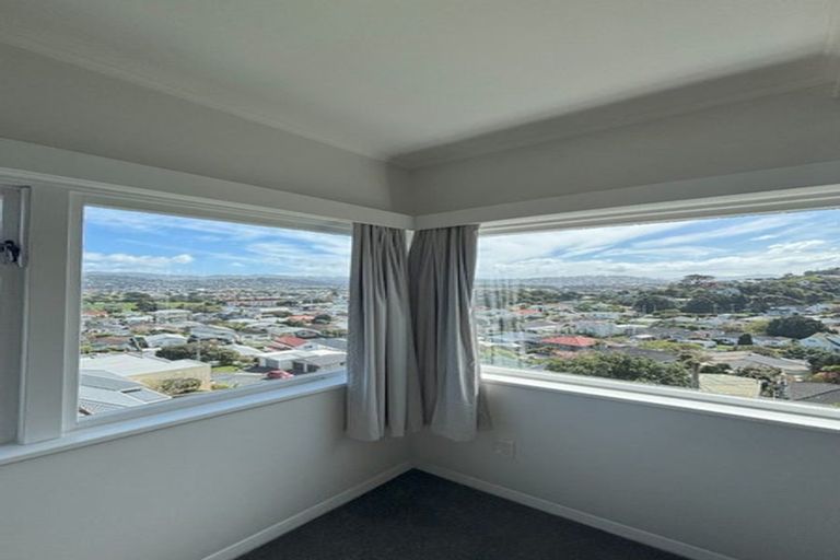 Photo of property in 35 Cavendish Square, Strathmore Park, Wellington, 6022