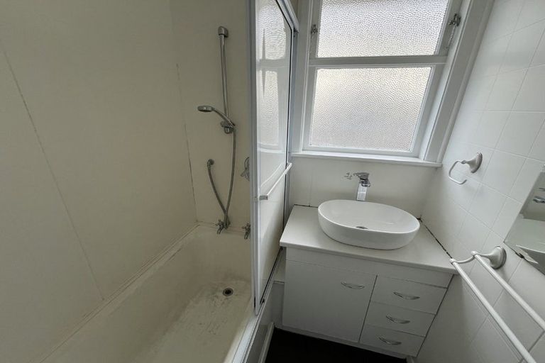 Photo of property in 5 Wakefield Terrace, Tawa, Wellington, 5028