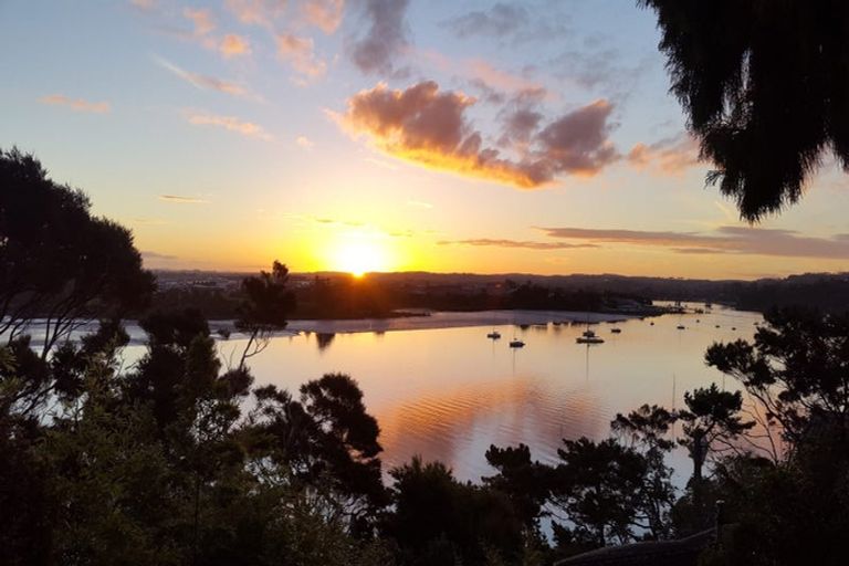 Photo of property in 39 Dakota Avenue, Beach Haven, Auckland, 0626