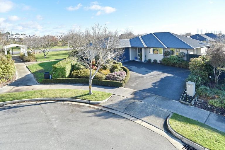 Photo of property in 8 Ross Place, Northwood, Christchurch, 8051