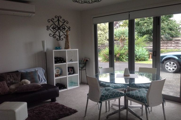 Photo of property in 1/22 Seaforth Avenue, Mangere Bridge, Auckland, 2022