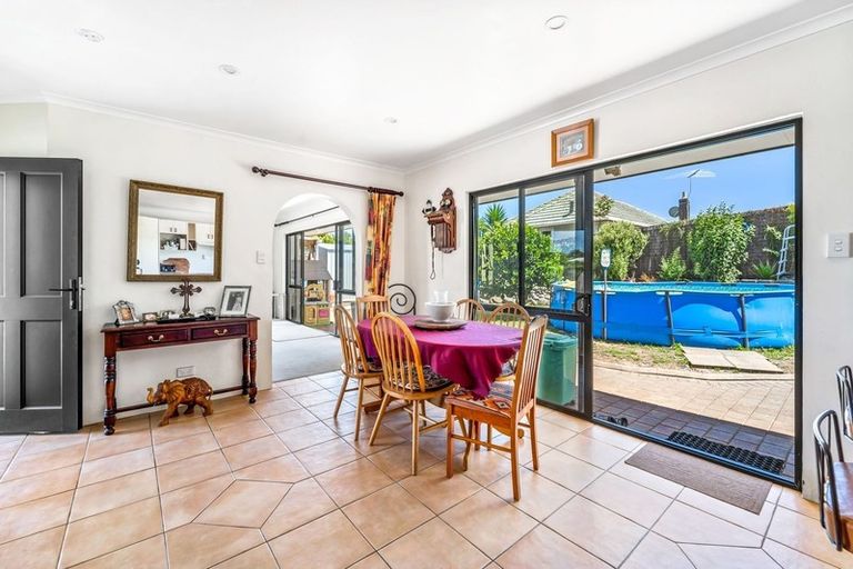 Photo of property in 24 Makiri Street, Helensville, 0800