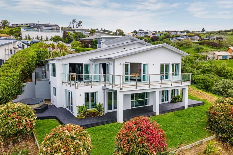 Photo of property in 12 Mandalay Lane, Redcliffs, Christchurch, 8081