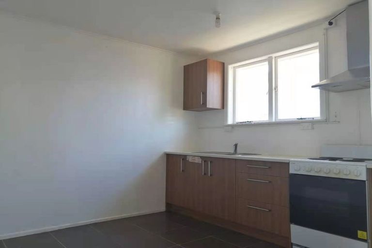 Photo of property in 18 Islington Avenue, New Lynn, Auckland, 0600