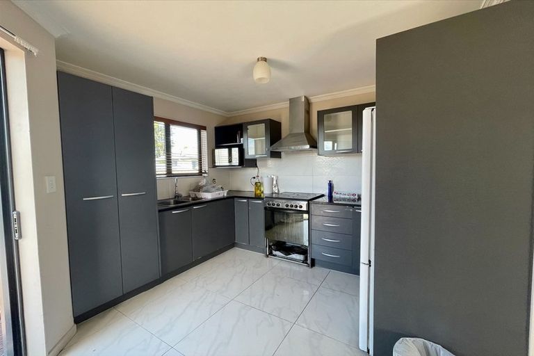 Photo of property in 96 Sunvue Road, Glen Eden, Auckland, 0602