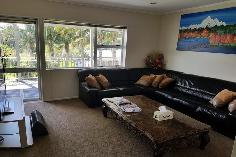 Photo of property in 140 Kaipara Road, Papakura, 2582