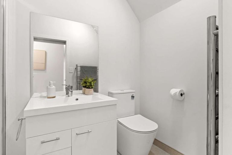 Photo of property in 6/1 Woodbridge Lane, Milford, Auckland, 0620