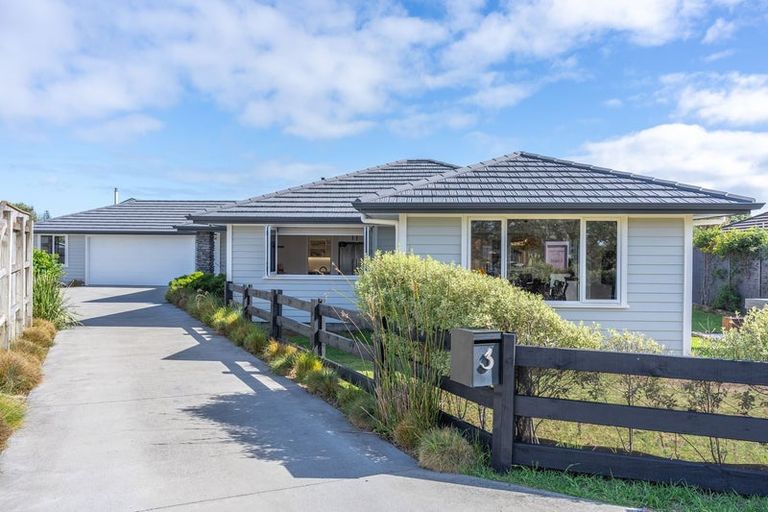 Photo of property in 3 Barbaras Way, Waikanae Beach, Waikanae, 5036
