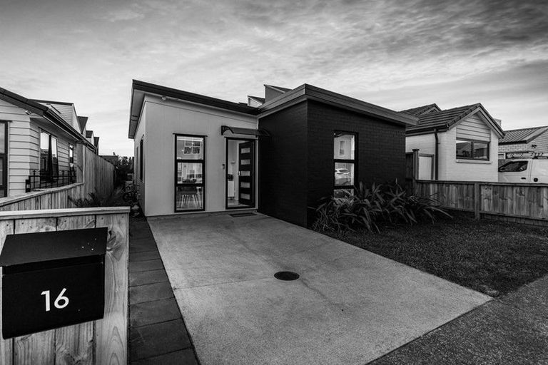 Photo of property in 16 Houhora Street, Westgate, Auckland, 0814