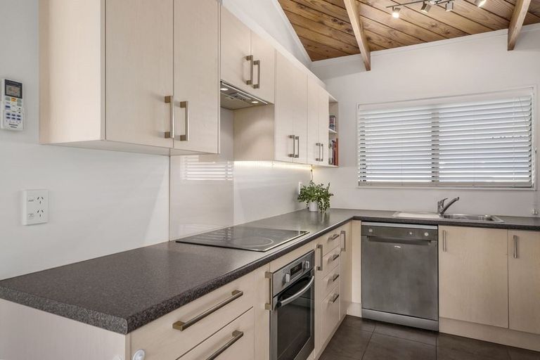 Photo of property in 1/1 Evan Street, Belmont, Auckland, 0622