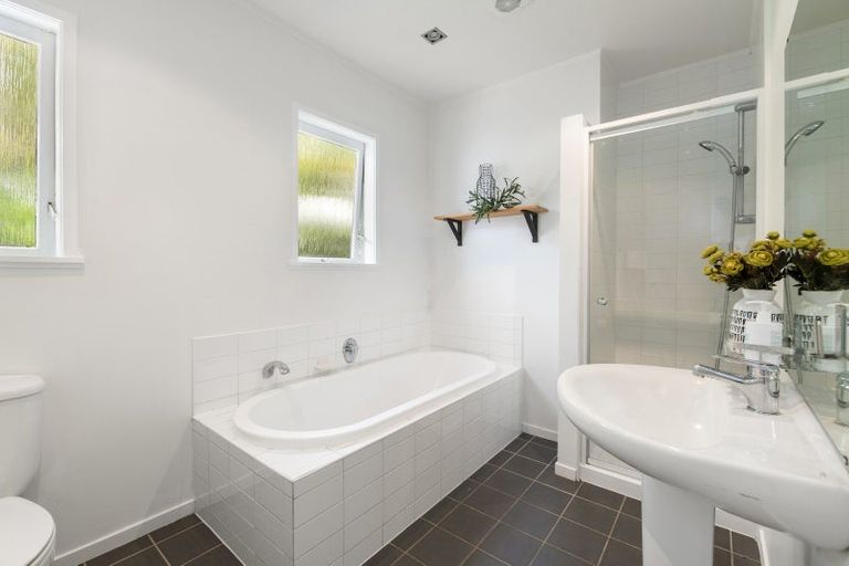 Photo of property in 9 Berne Place, Birkenhead, Auckland, 0626