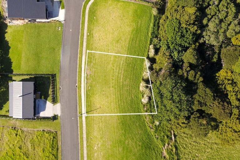 Photo of property in 12 Starlight Place, Langs Beach, 0582