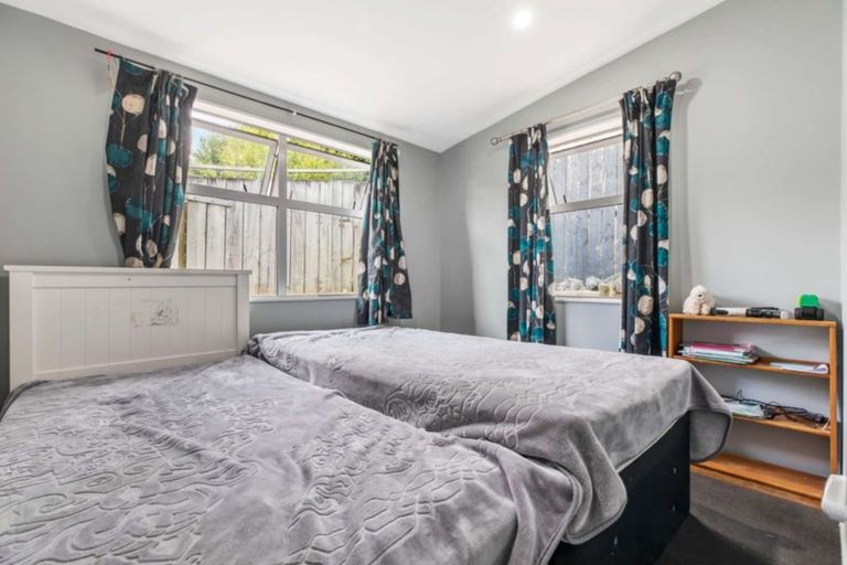 Photo of property in 2/55 Ennis Avenue, Pakuranga Heights, Auckland, 2010