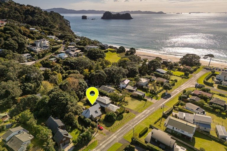 Photo of property in 28 Hahei Beach Road, Hahei, Whitianga, 3591