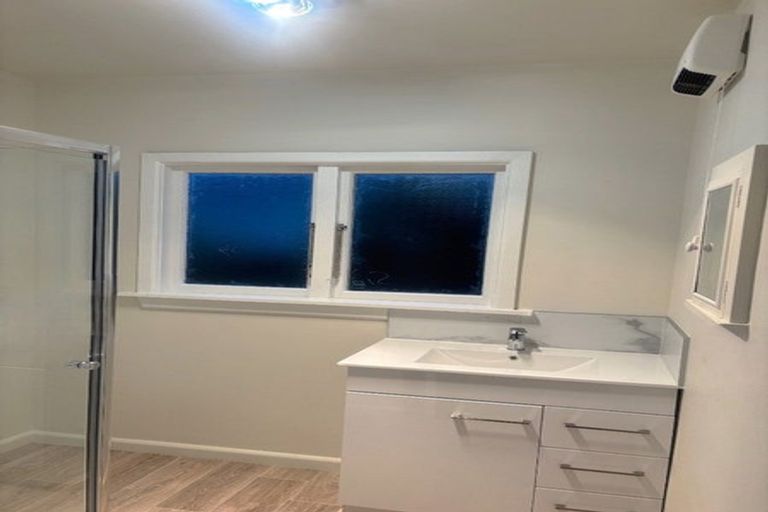 Photo of property in 100 Suva Street, Upper Riccarton, Christchurch, 8041