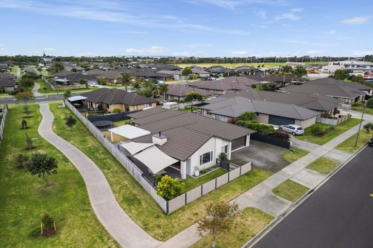 Photo of property in 17 Rainey Crescent, Papamoa Beach, Papamoa, 3118