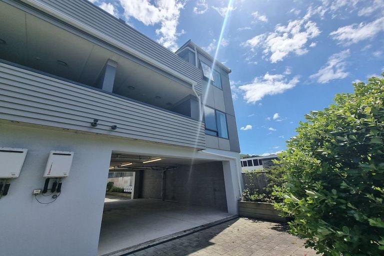 Photo of property in 3/232 Main Road, Tawa, Wellington, 5028