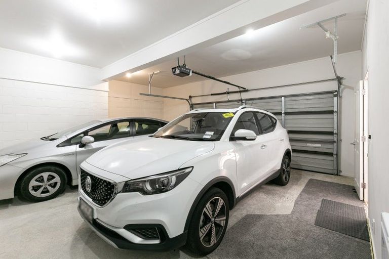 Photo of property in 5a Bishops Glen, Tawa, Wellington, 5028