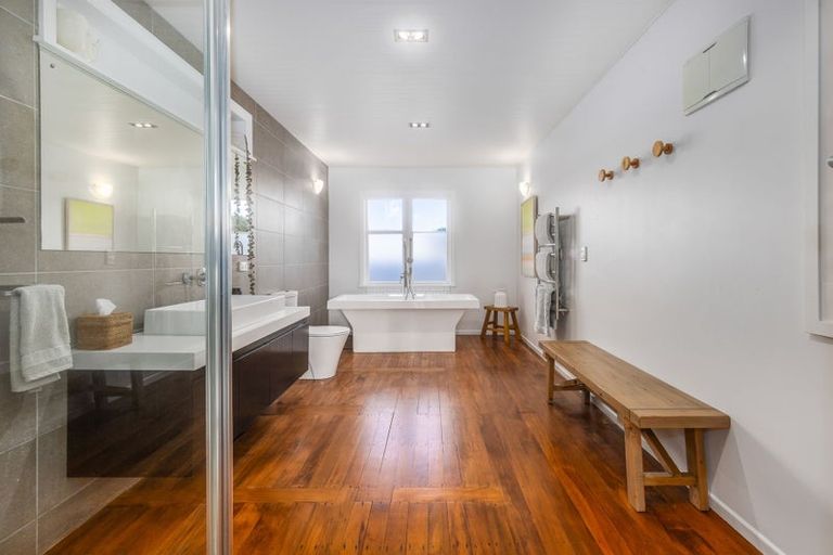 Photo of property in 86 Seaview Road, Paraparaumu Beach, Paraparaumu, 5032