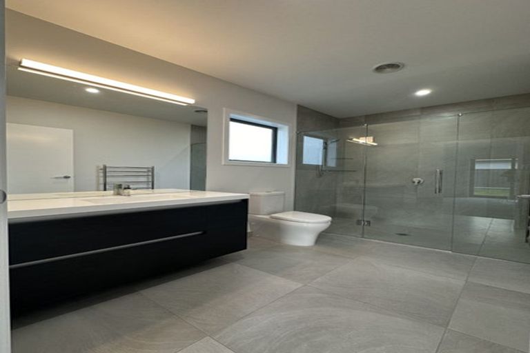 Photo of property in 5 Cassin Place, Taradale, 4112