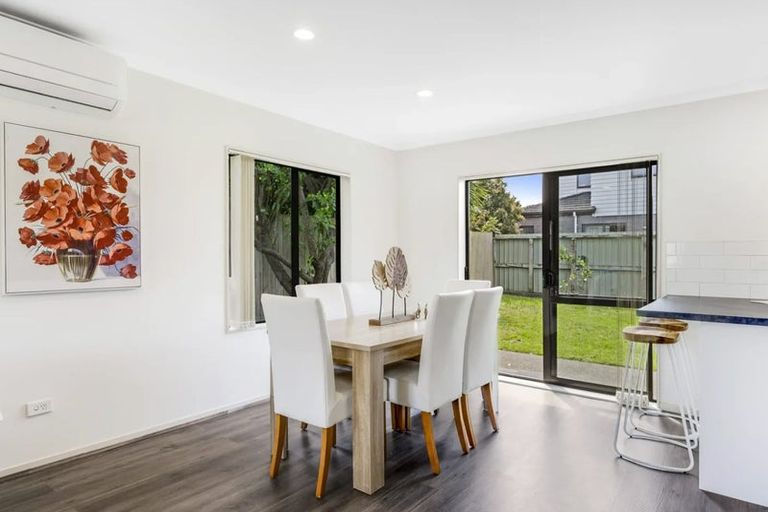 Photo of property in 12 Cade Place, Weymouth, Auckland, 2103