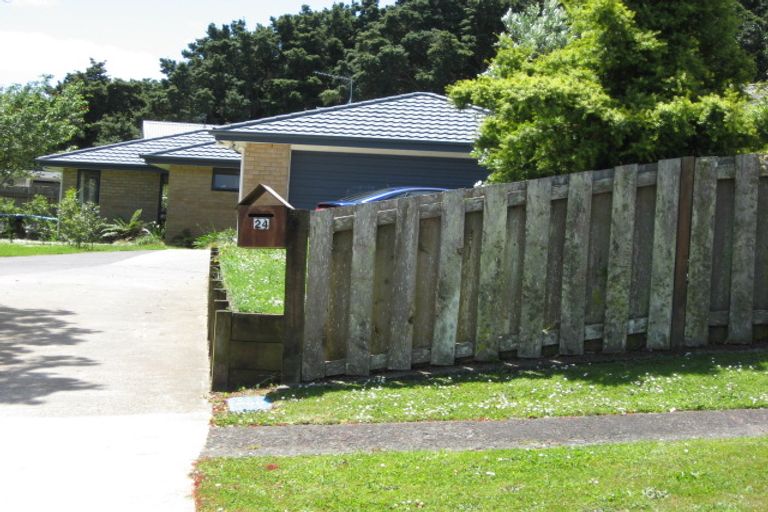 Photo of property in 24 Carlton Road, Pukekohe, 2120