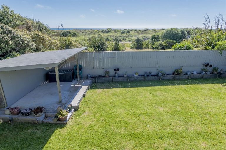 Photo of property in 49 Kapiti Lane, Otaki Beach, Otaki, 5512