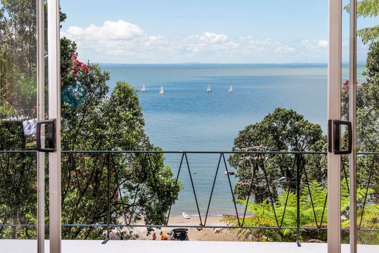 Photo of property in 124 Otitori Bay Road, Titirangi, Auckland, 0604