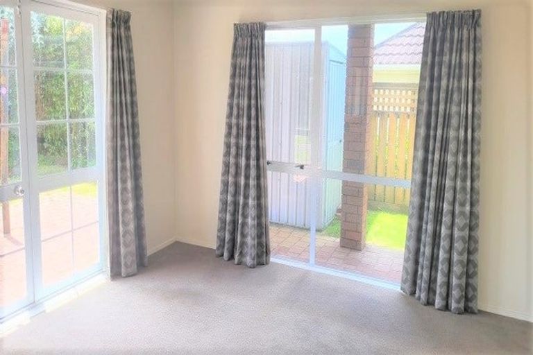 Photo of property in 43 Joseph Banks Drive, Whitby, Porirua, 5024