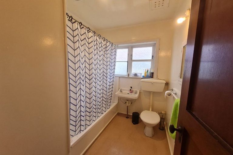 Photo of property in 17 Paeroa Street, Riccarton, Christchurch, 8041