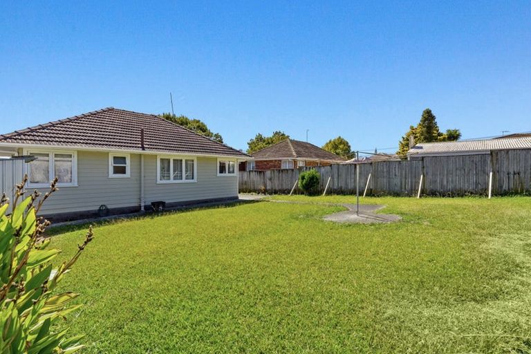 Photo of property in 4 Duncan Avenue, Te Atatu South, Auckland, 0610