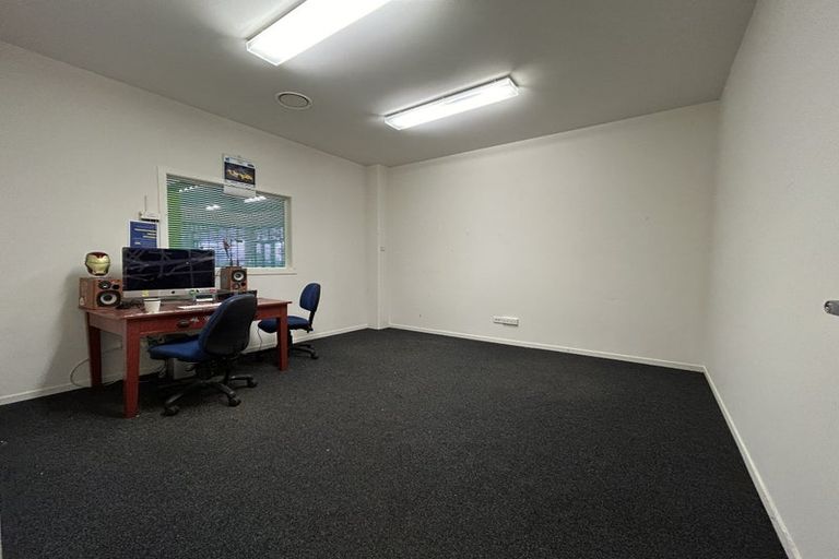 Photo of property in 122 Molesworth Street, Taita, Lower Hutt, 5011