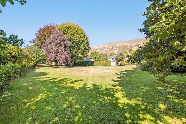 Photo of property in 18 Heuchan Lane, Wanaka, 9305